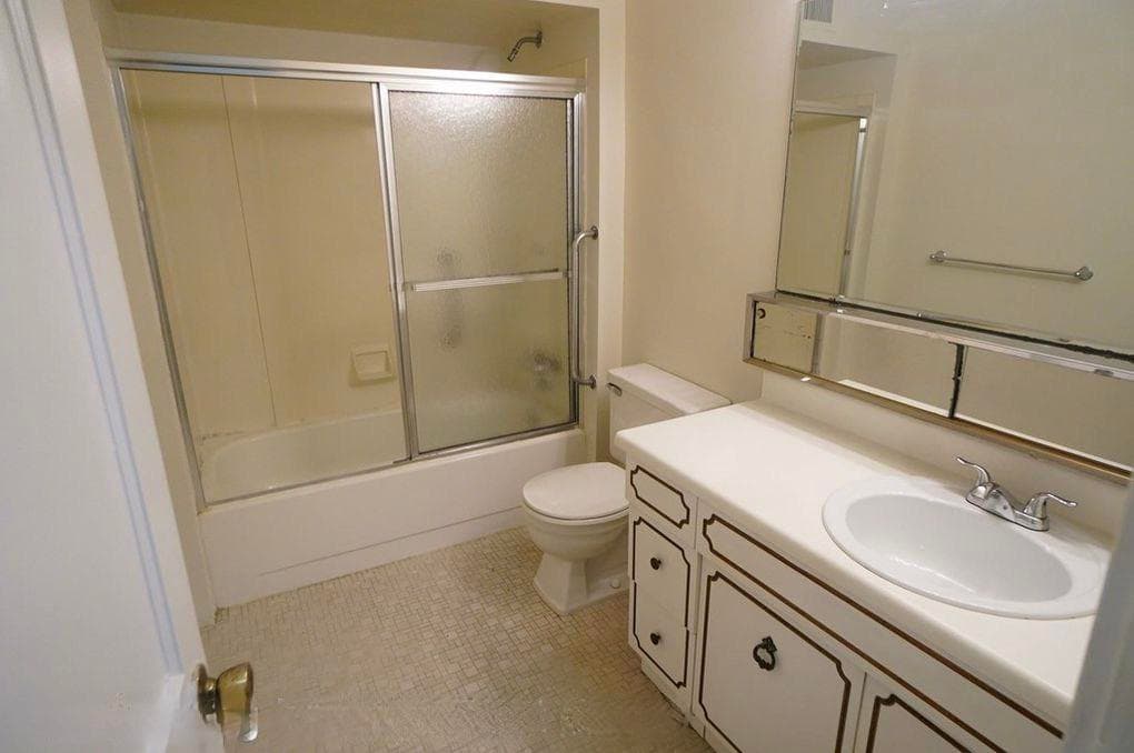 Bathroom before remodel